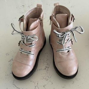 The cutest pink shimmery girls booties! Size 9